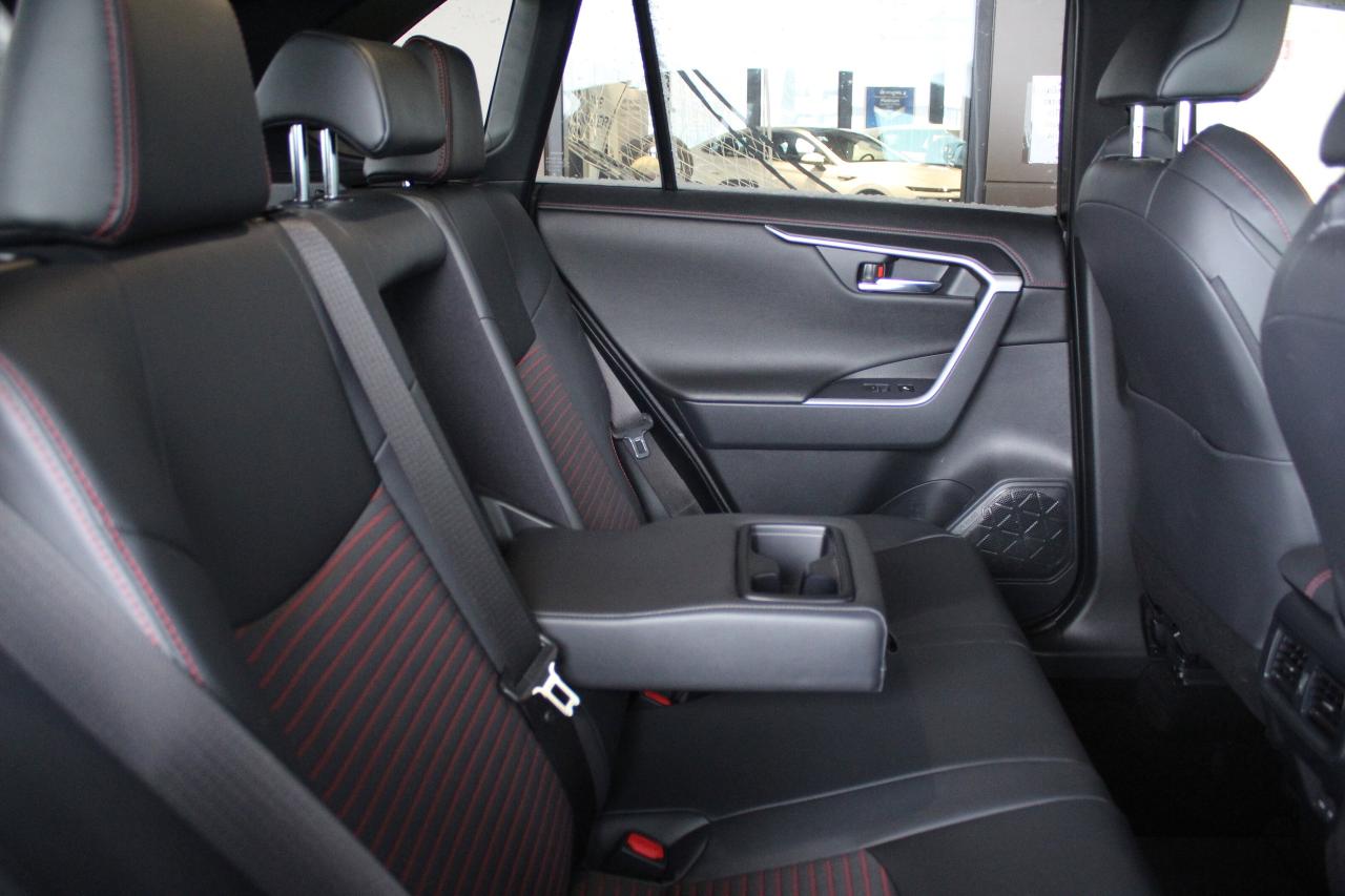 2025 Toyota RAV4 Plug-In Hybrid XSE AWD ONLY 8000 KILO 1-OWNER Photo