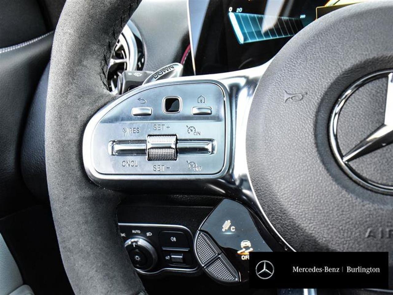 2022 Mercedes-Benz GLB AMG GLB 35 Photo