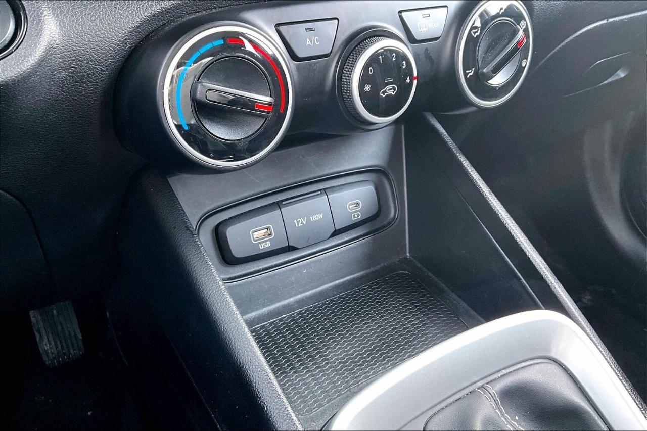 2023 Hyundai Venue PREFERRED   HEATED SEATS/STEER   BLINDSPOT ASSIST Photo