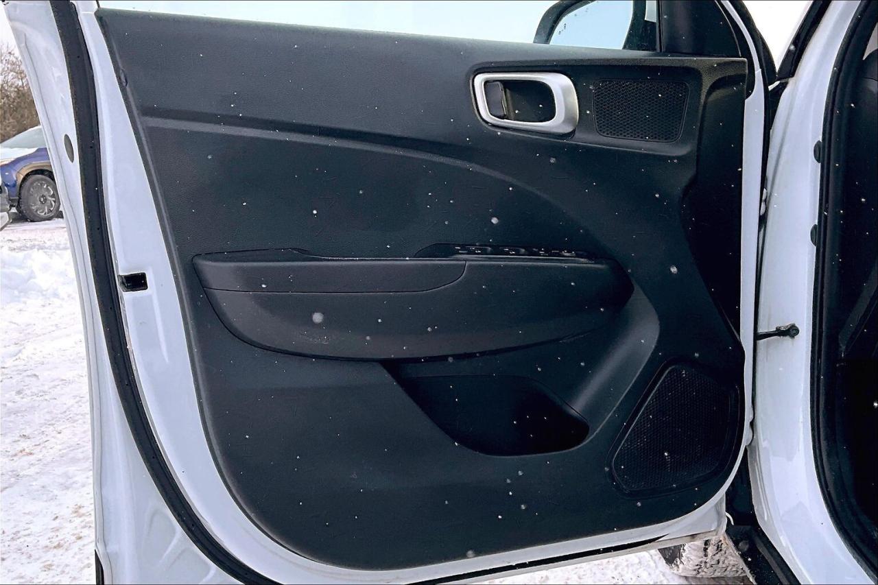 2023 Hyundai Venue PREFERRED   HEATED SEATS/STEER   BLINDSPOT ASSIST Photo