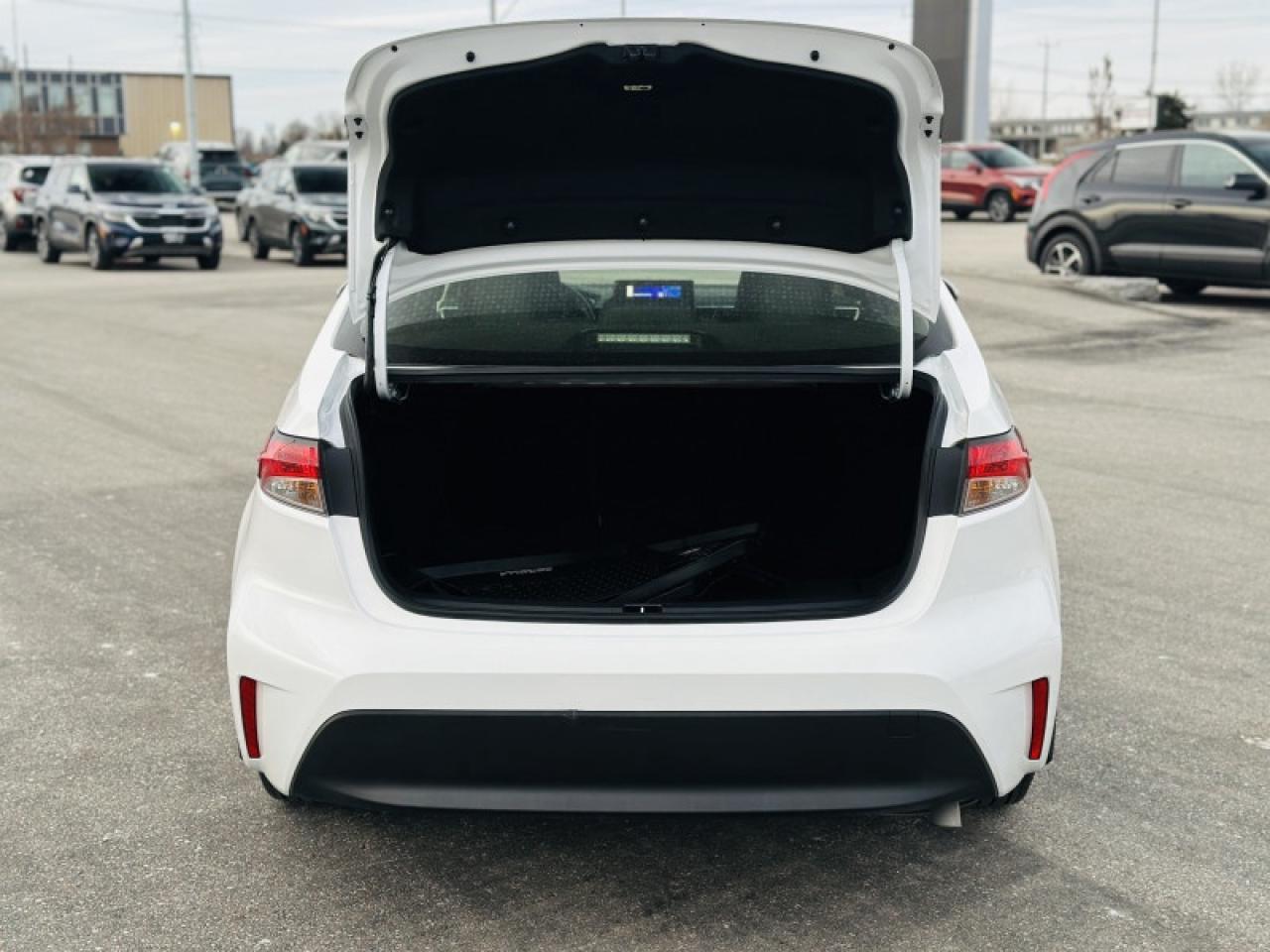 2025 Toyota Corolla Hybrid LE Photo