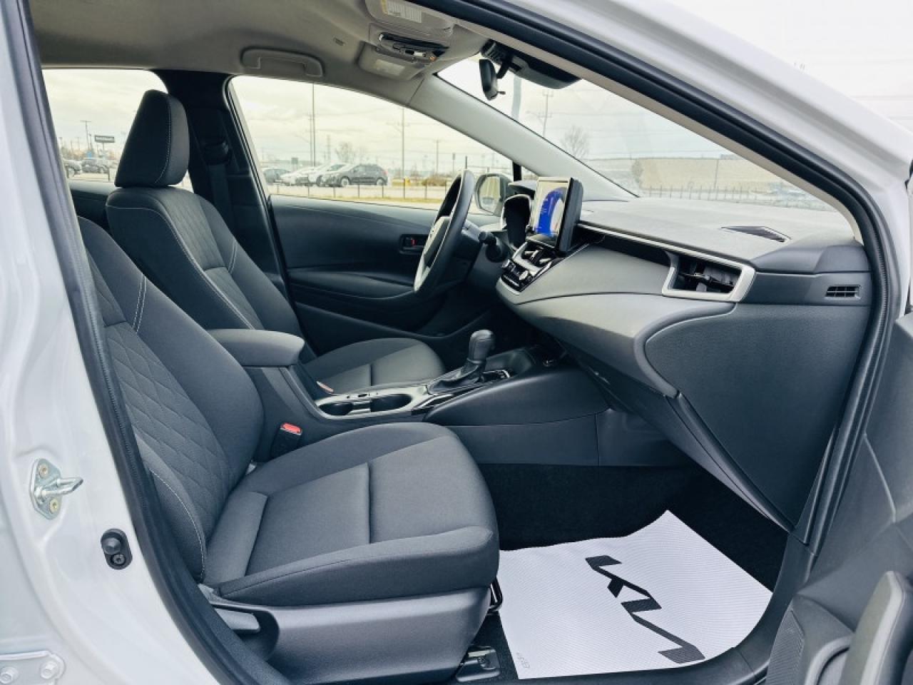 2025 Toyota Corolla Hybrid LE Photo