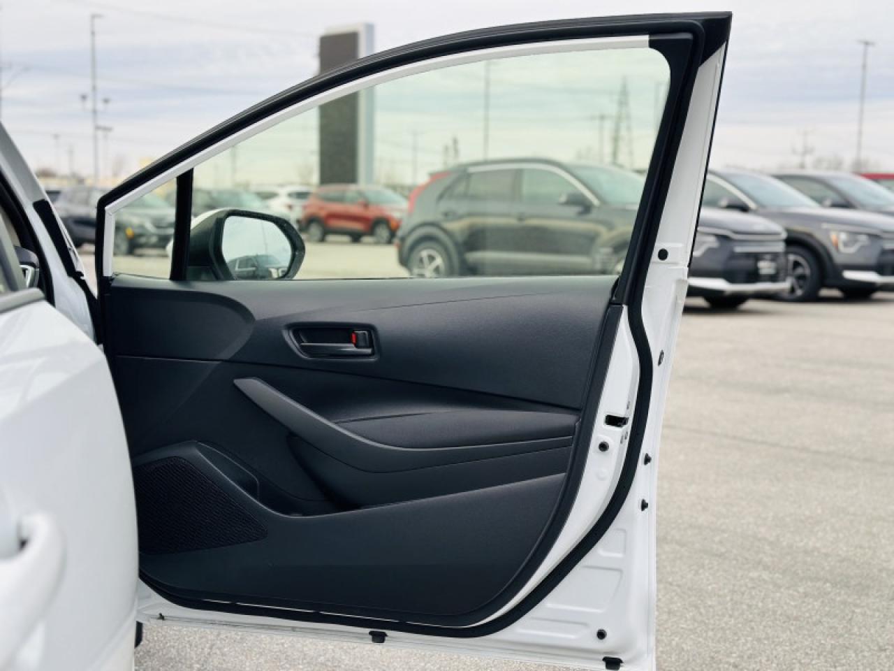 2025 Toyota Corolla Hybrid LE Photo