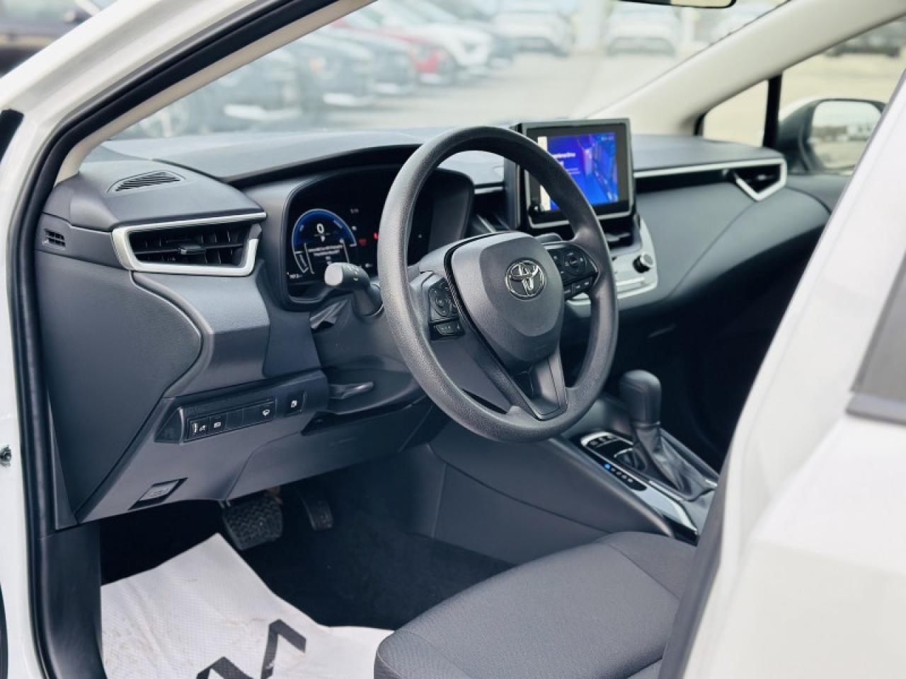 2025 Toyota Corolla Hybrid LE Photo