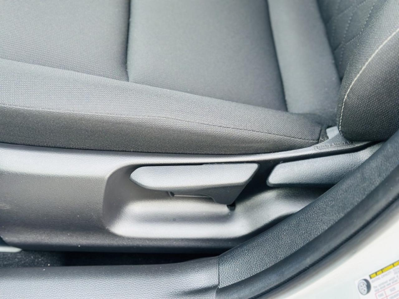 2025 Toyota Corolla Hybrid LE Photo