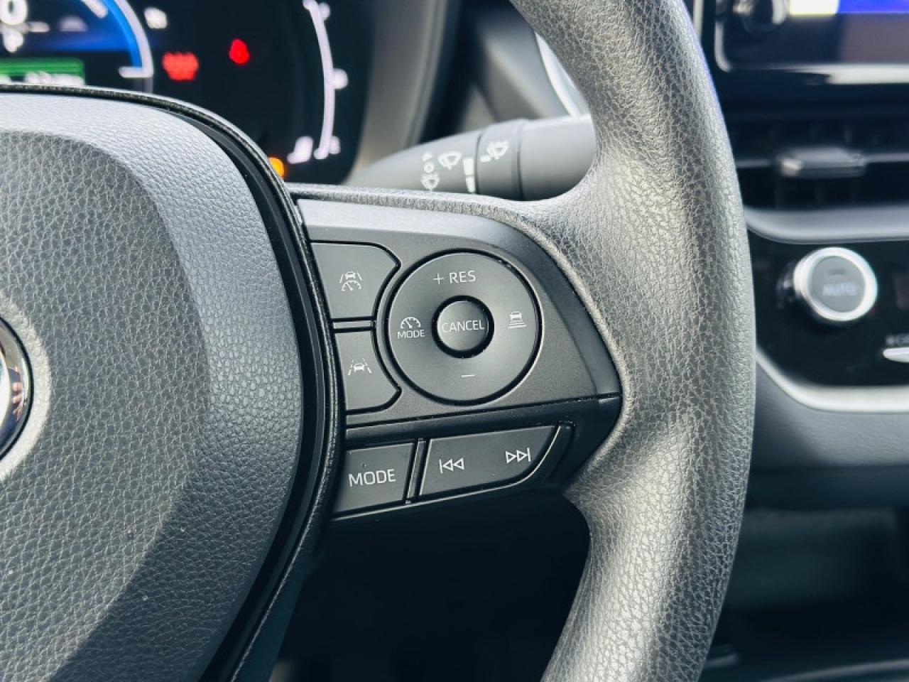 2025 Toyota Corolla Hybrid LE Photo