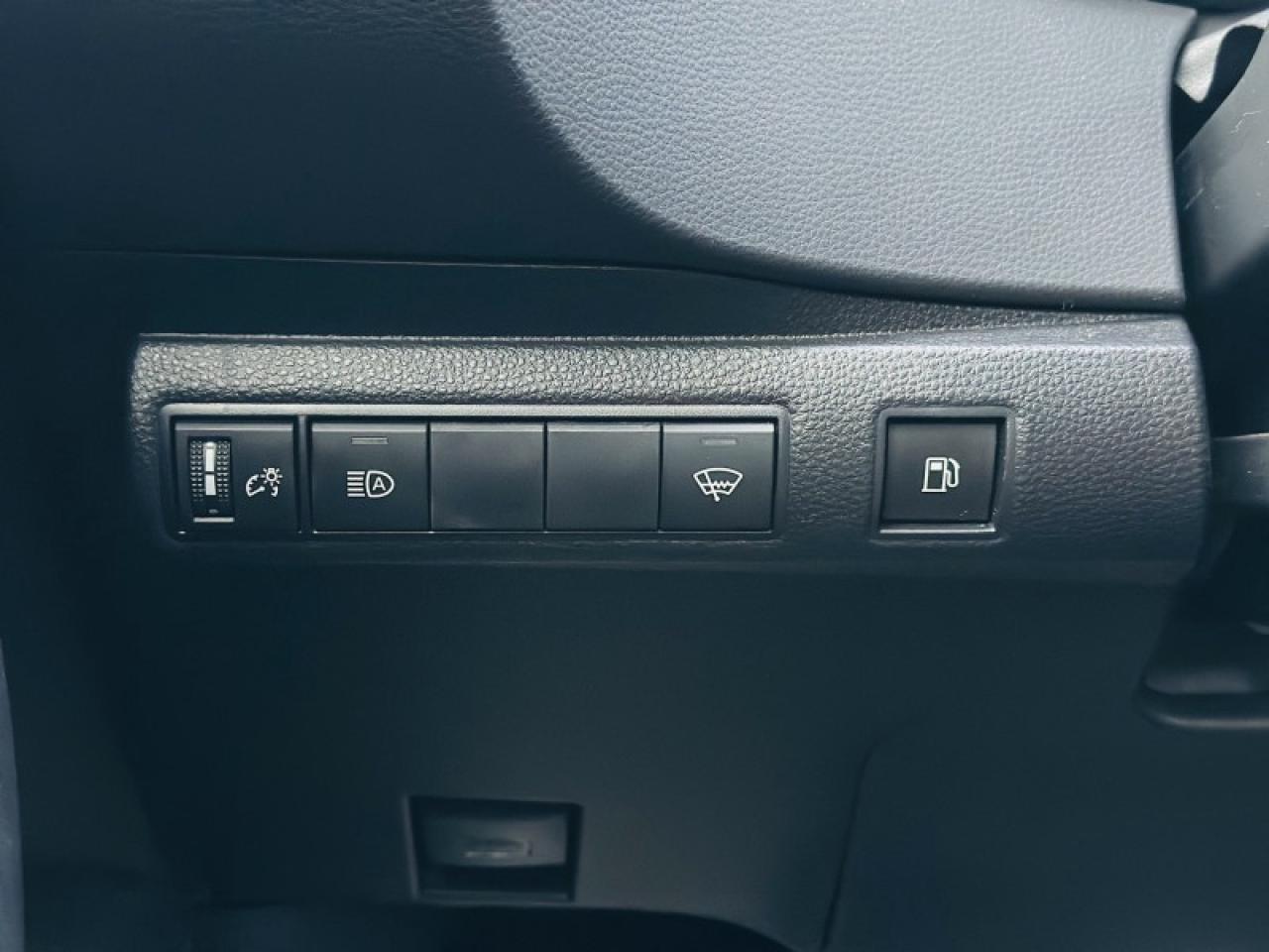 2025 Toyota Corolla Hybrid LE Photo