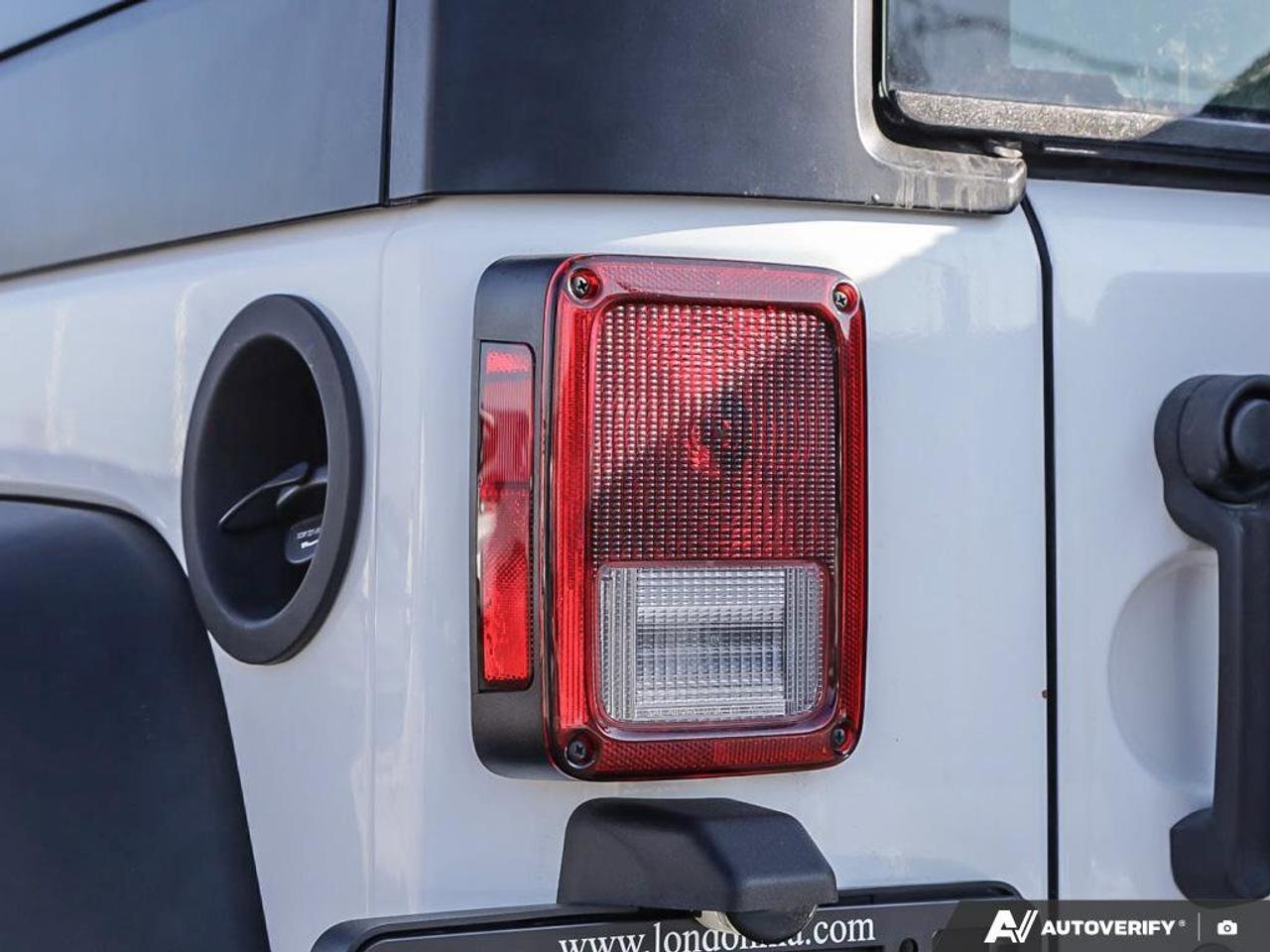 2017 Jeep Wrangler Sport   V6   4WD   Exterior Temperature Display Photo