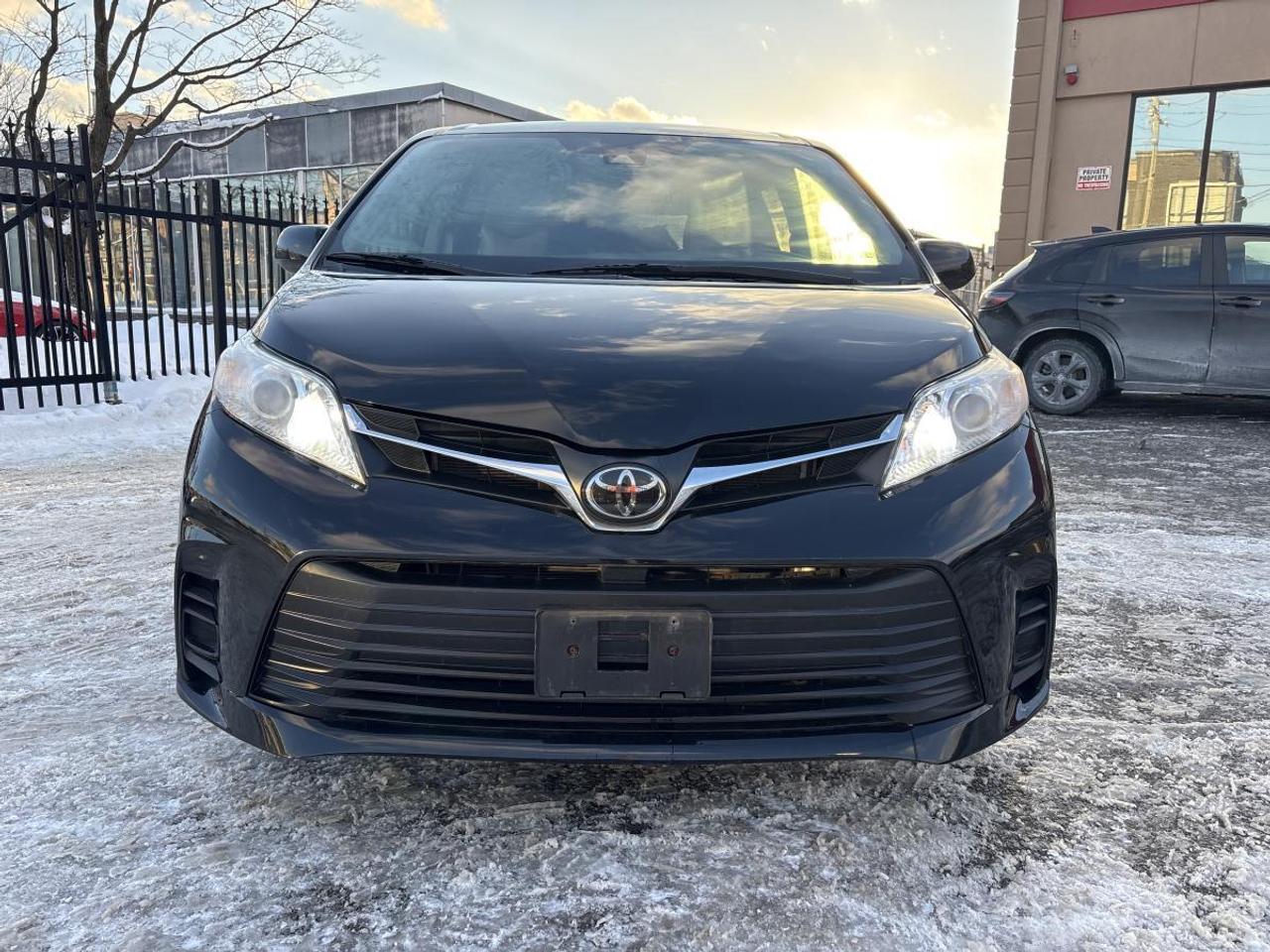 2020 Toyota Sienna LE Winter Tires/Winter Mats Included Photo