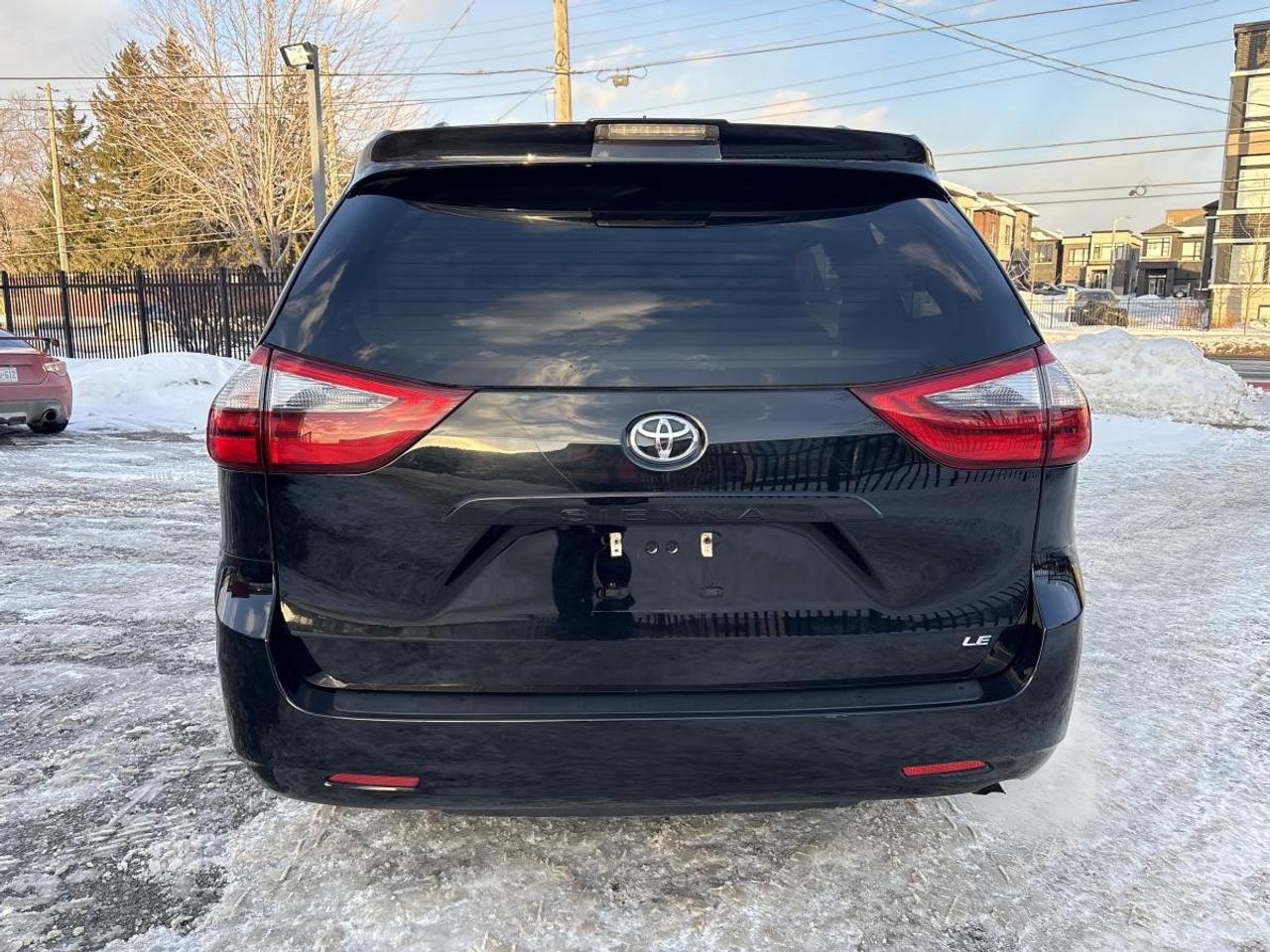 2020 Toyota Sienna LE Winter Tires/Winter Mats Included Photo