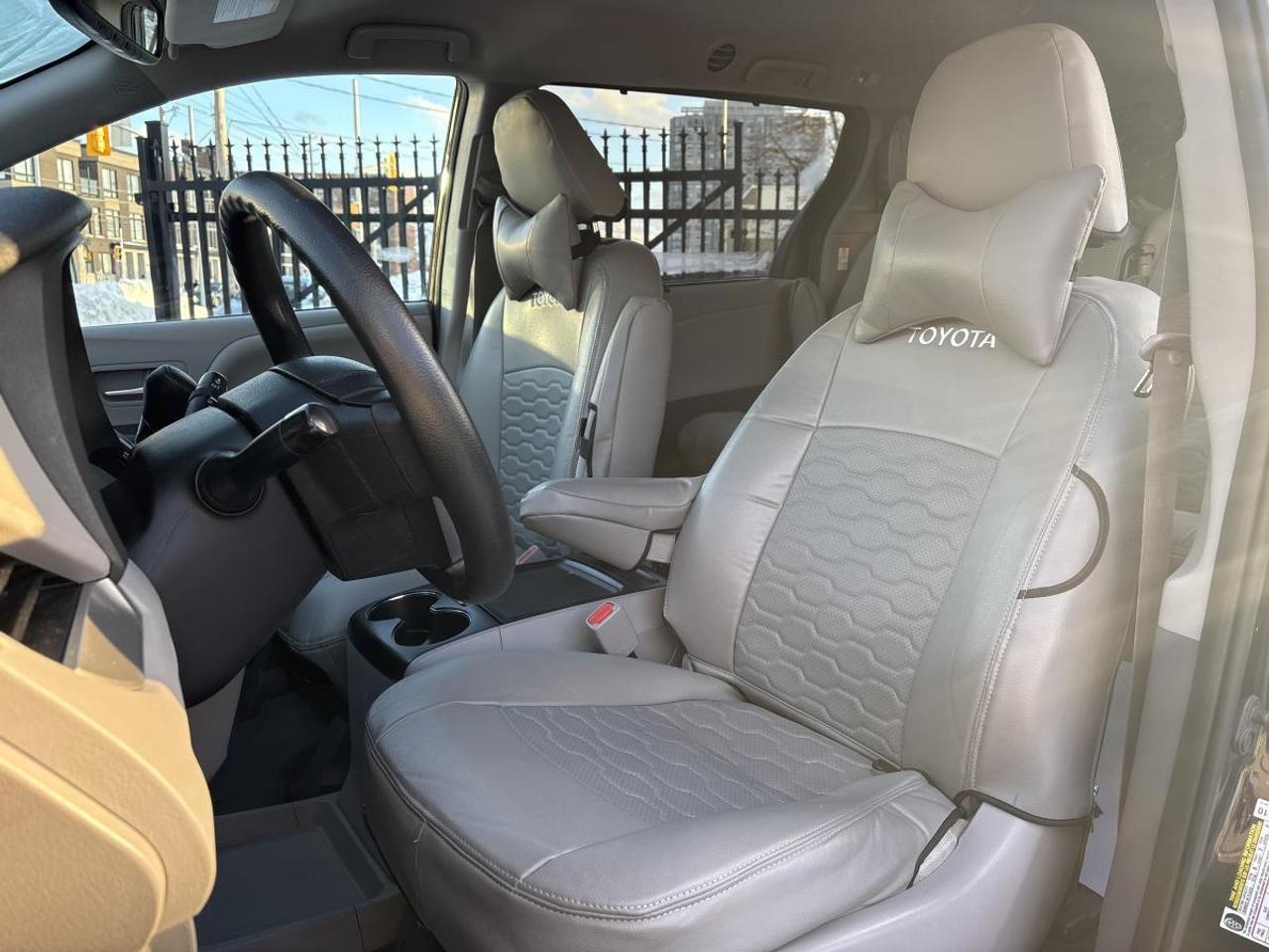 2020 Toyota Sienna LE Winter Tires/Winter Mats Included Photo