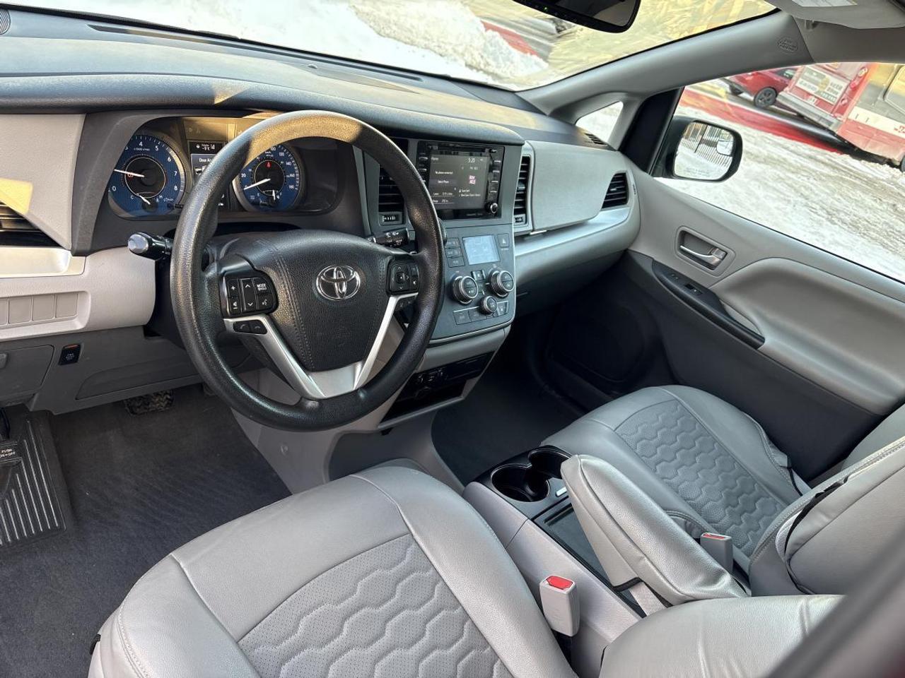 2020 Toyota Sienna LE Winter Tires/Winter Mats Included Photo