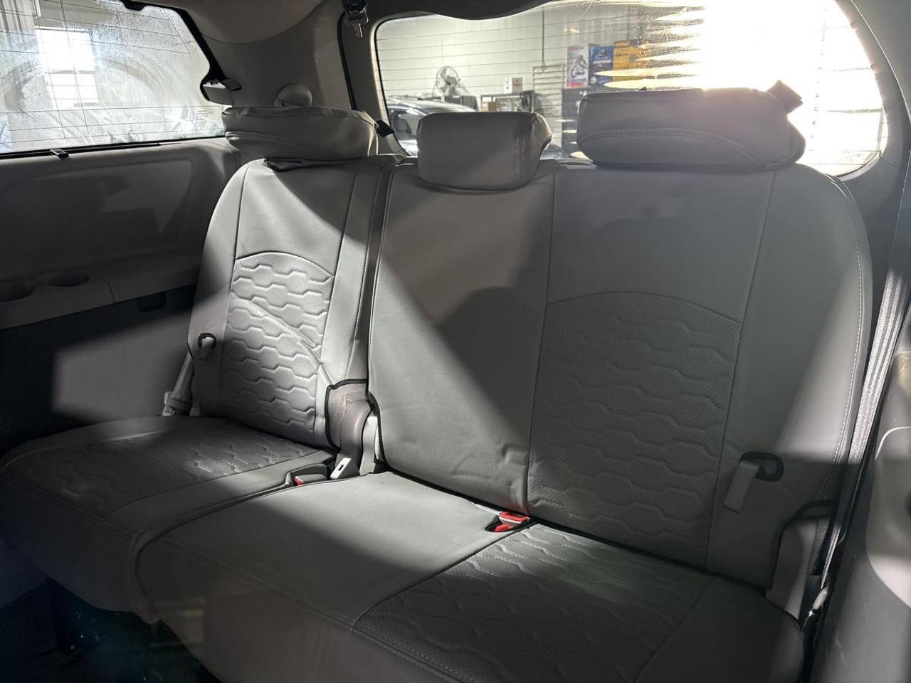 2020 Toyota Sienna LE Winter Tires/Winter Mats Included Photo