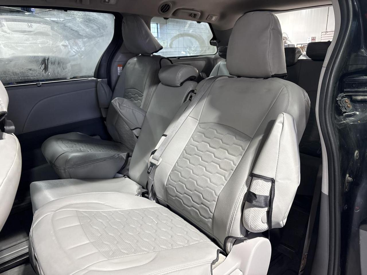 2020 Toyota Sienna LE Winter Tires/Winter Mats Included Photo