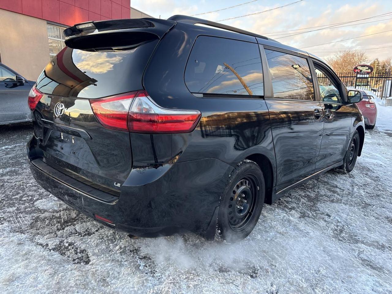 2020 Toyota Sienna LE Winter Tires/Winter Mats Included Photo