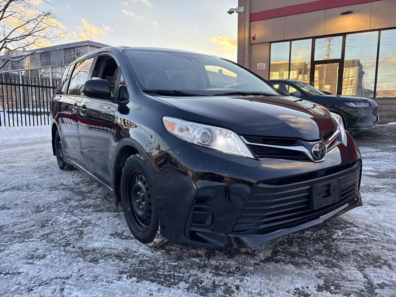 2020 Toyota Sienna LE Winter Tires/Winter Mats Included Photo
