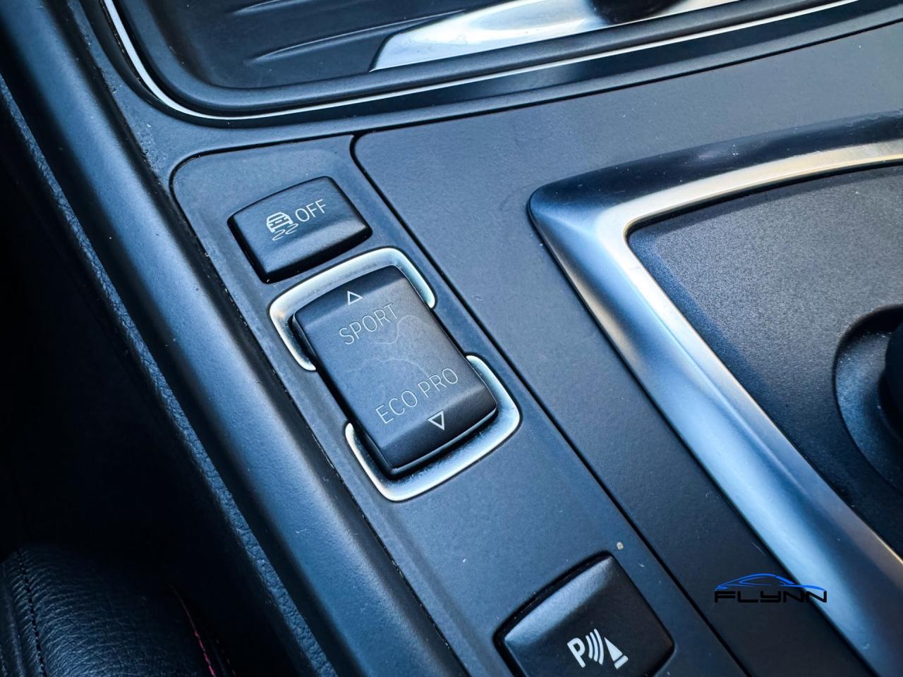 2014 BMW 3 Series 328i xDrive Sedan Service History, Sport Line Photo