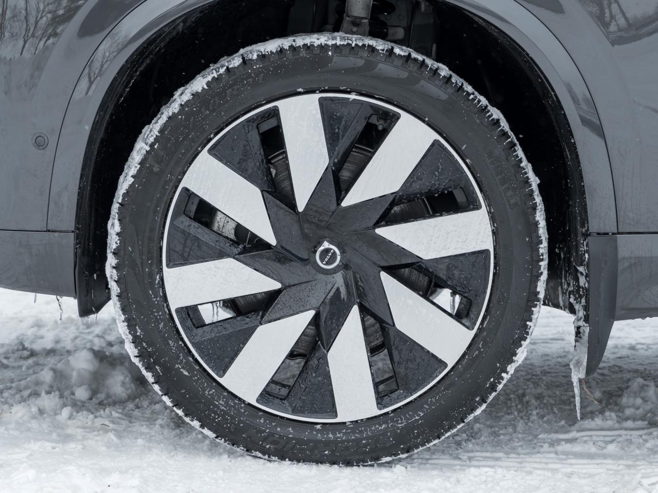 2024 Volvo XC90 Plug-In Hybrid T8 eAWD PHEV Ultimate 7-Seater  CPO RATE fr 3.49%* Photo3