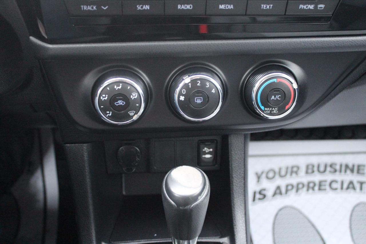 2015 Toyota Corolla 4dr Sdn Auto CE, Certified, Clean Title Photo