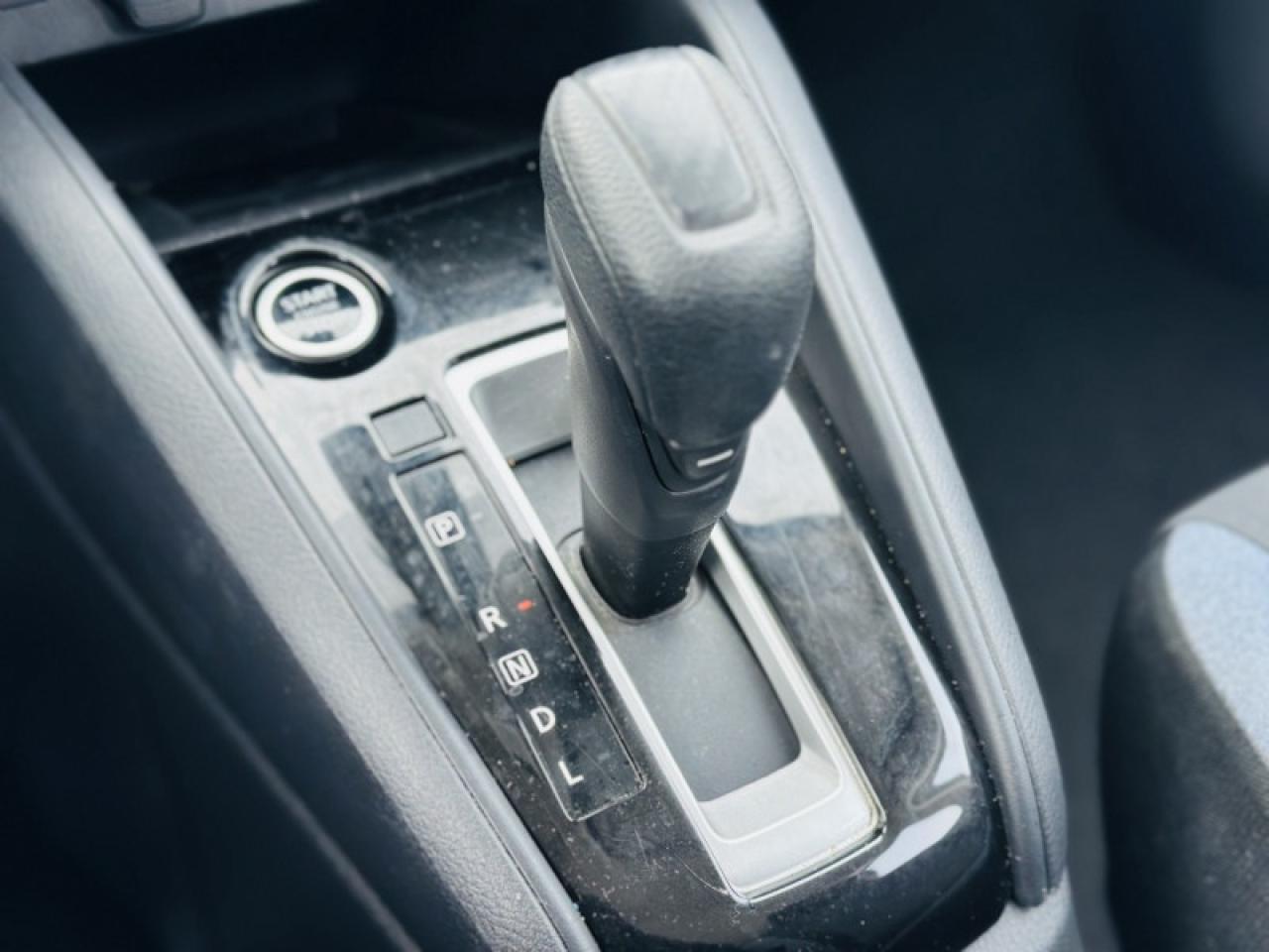 2024 Nissan Versa SV Photo