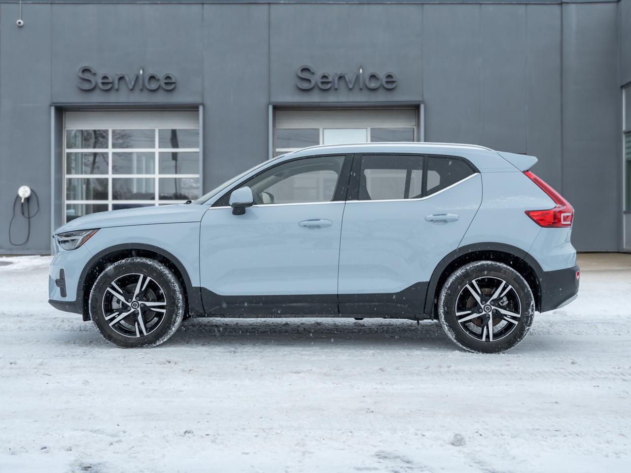2025 Volvo XC40 B5 AWD Core Bright Theme  CPO FIN RATE 3.49%*-4%* Photo2