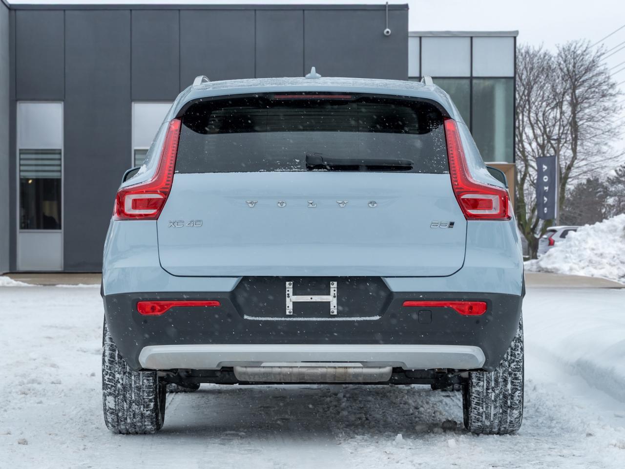 2025 Volvo XC40 B5 AWD Core Bright Theme  CPO FIN RATE 3.49%*-4%* Photo