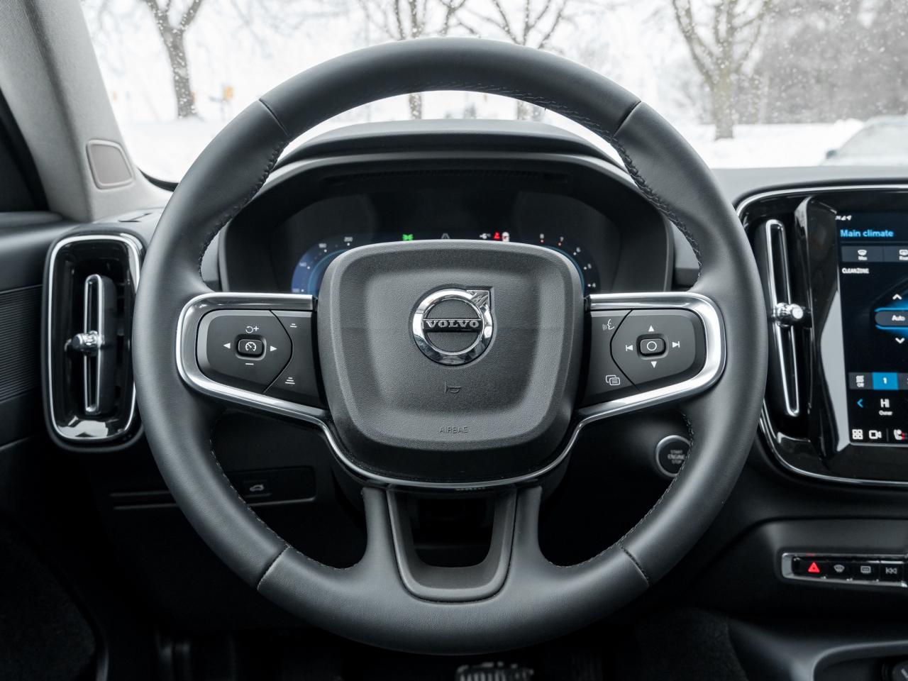 2025 Volvo XC40 B5 AWD Core Bright Theme  CPO FIN RATE 3.49%*-4%* Photo