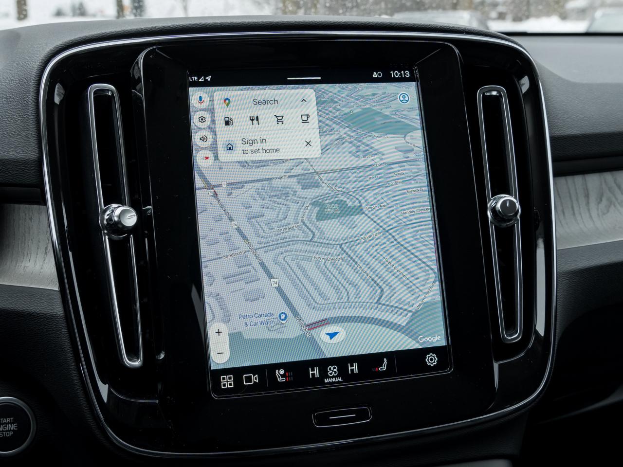 2025 Volvo XC40 B5 AWD Core Bright Theme  CPO FIN RATE 3.49%*-4%* Photo