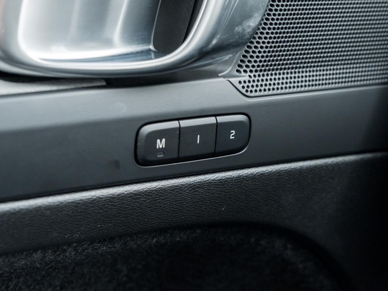 2025 Volvo XC40 B5 AWD Core Bright Theme  CPO FIN RATE 3.49%*-4%* Photo