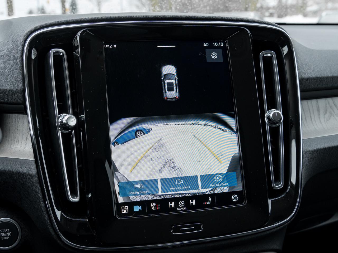 2025 Volvo XC40 B5 AWD Core Bright Theme  CPO FIN RATE 3.49%*-4%* Photo