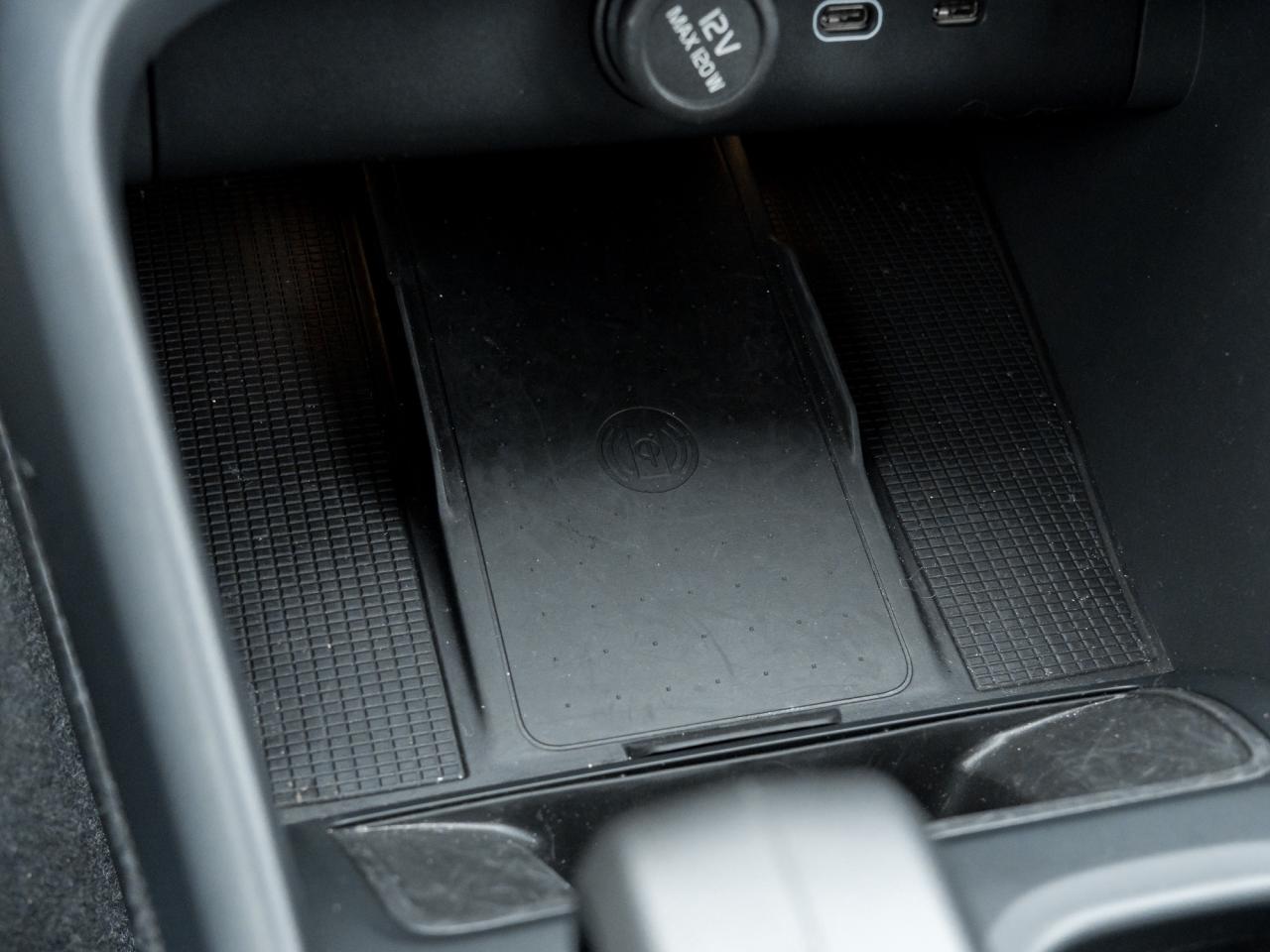 2025 Volvo XC40 B5 AWD Core Bright Theme  CPO FIN RATE 3.49%*-4%* Photo