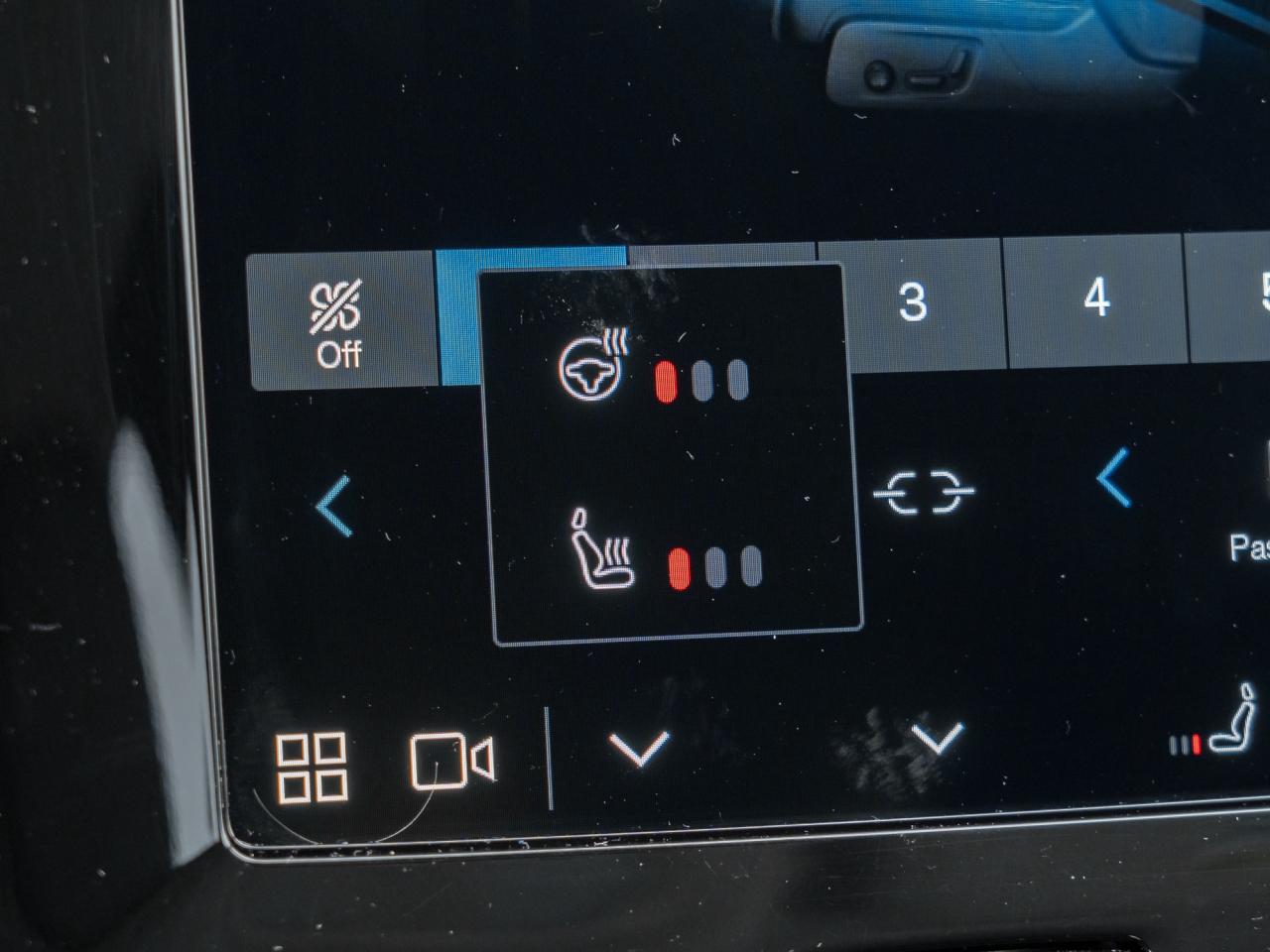 2025 Volvo XC40 B5 AWD Core Bright Theme  CPO FIN RATE 3.49%*-4%* Photo