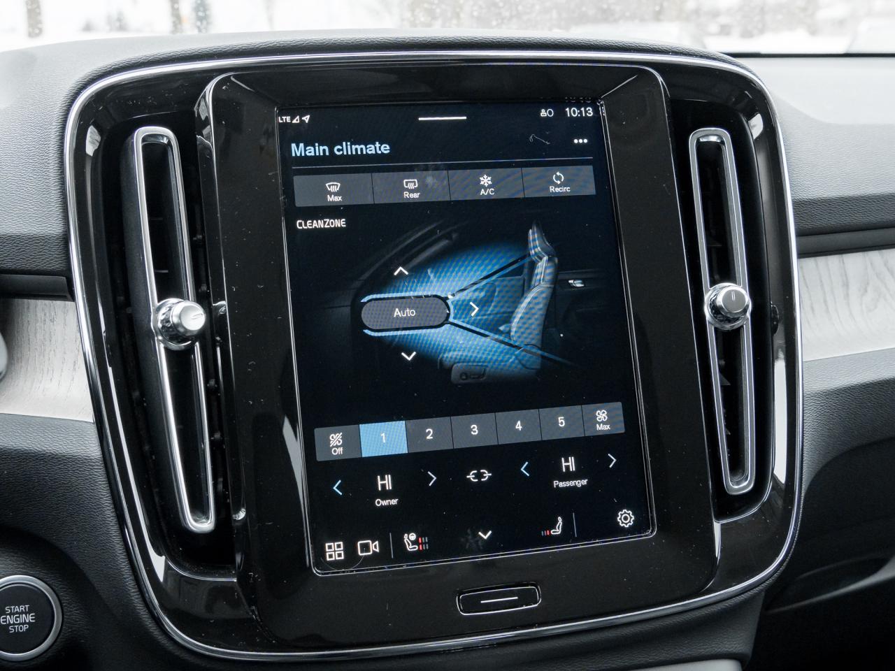 2025 Volvo XC40 B5 AWD Core Bright Theme  CPO FIN RATE 3.49%*-4%* Photo