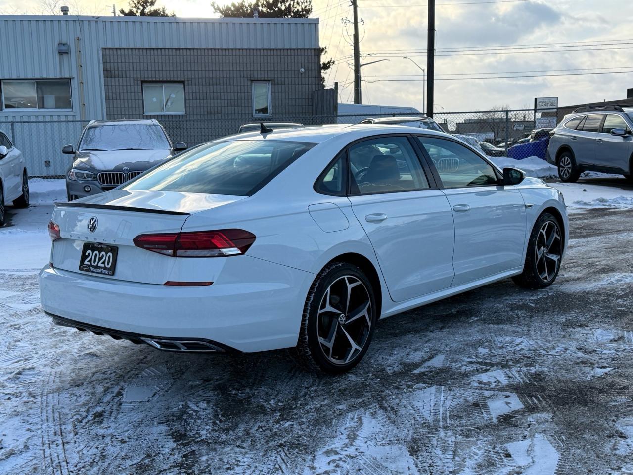 2020 Volkswagen Passat Execline R-Line  ACCIDENT FREE 1-OWNER MINT Photo4
