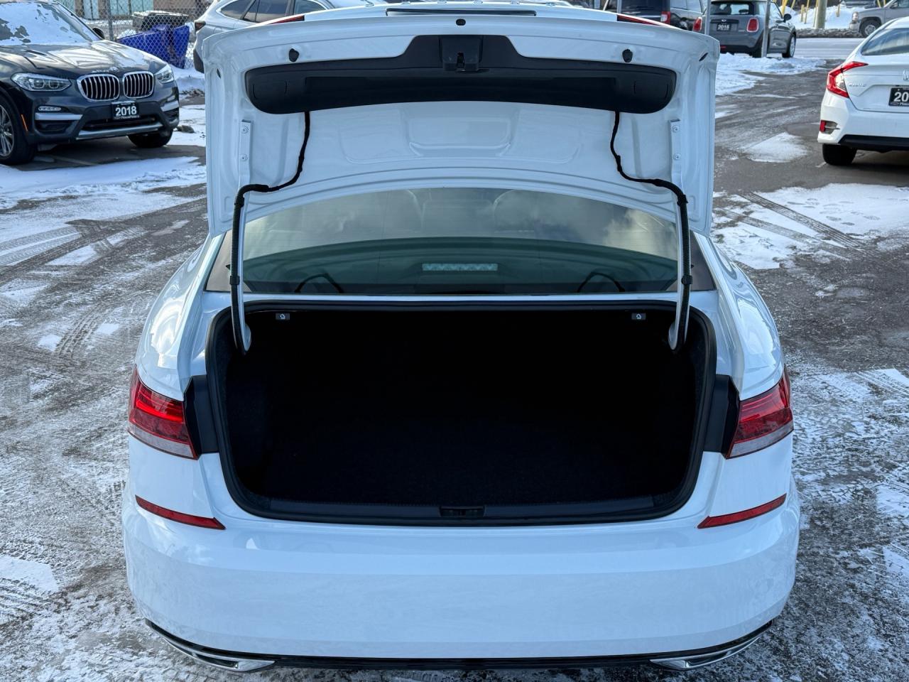 2020 Volkswagen Passat Execline R-Line  ACCIDENT FREE 1-OWNER MINT Photo