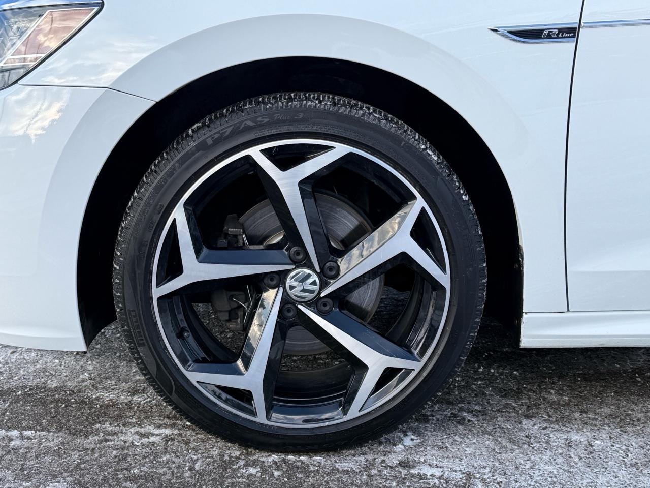 2020 Volkswagen Passat Execline R-Line  ACCIDENT FREE 1-OWNER MINT Photo