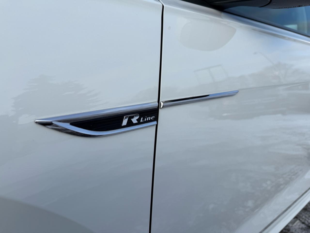 2020 Volkswagen Passat Execline R-Line  ACCIDENT FREE 1-OWNER MINT Photo