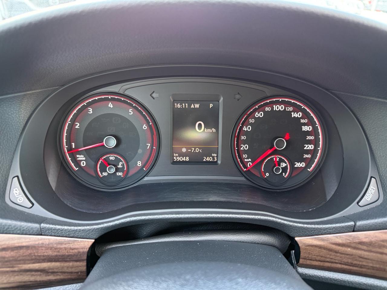 2020 Volkswagen Passat Execline R-Line  ACCIDENT FREE 1-OWNER MINT Photo