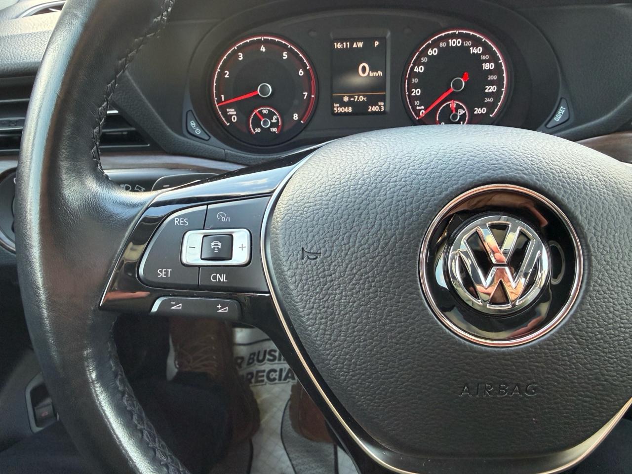 2020 Volkswagen Passat Execline R-Line  ACCIDENT FREE 1-OWNER MINT Photo