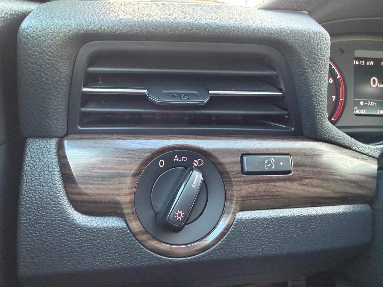 2020 Volkswagen Passat Execline R-Line  ACCIDENT FREE 1-OWNER MINT Photo