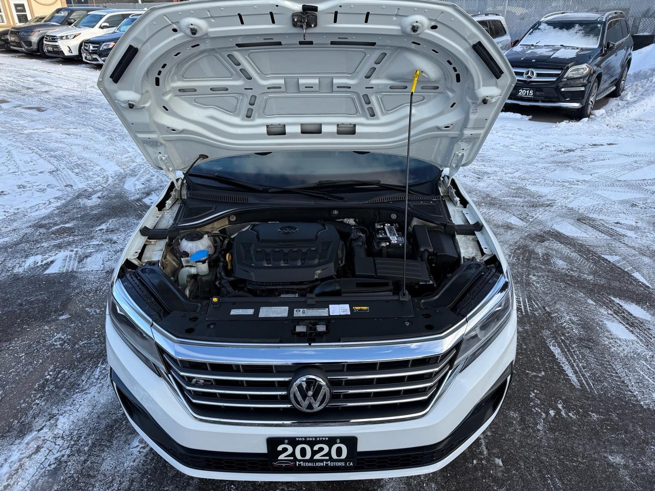 2020 Volkswagen Passat Execline R-Line  ACCIDENT FREE 1-OWNER MINT Photo