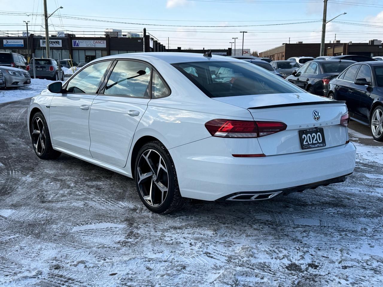 2020 Volkswagen Passat Execline R-Line  ACCIDENT FREE 1-OWNER MINT Photo