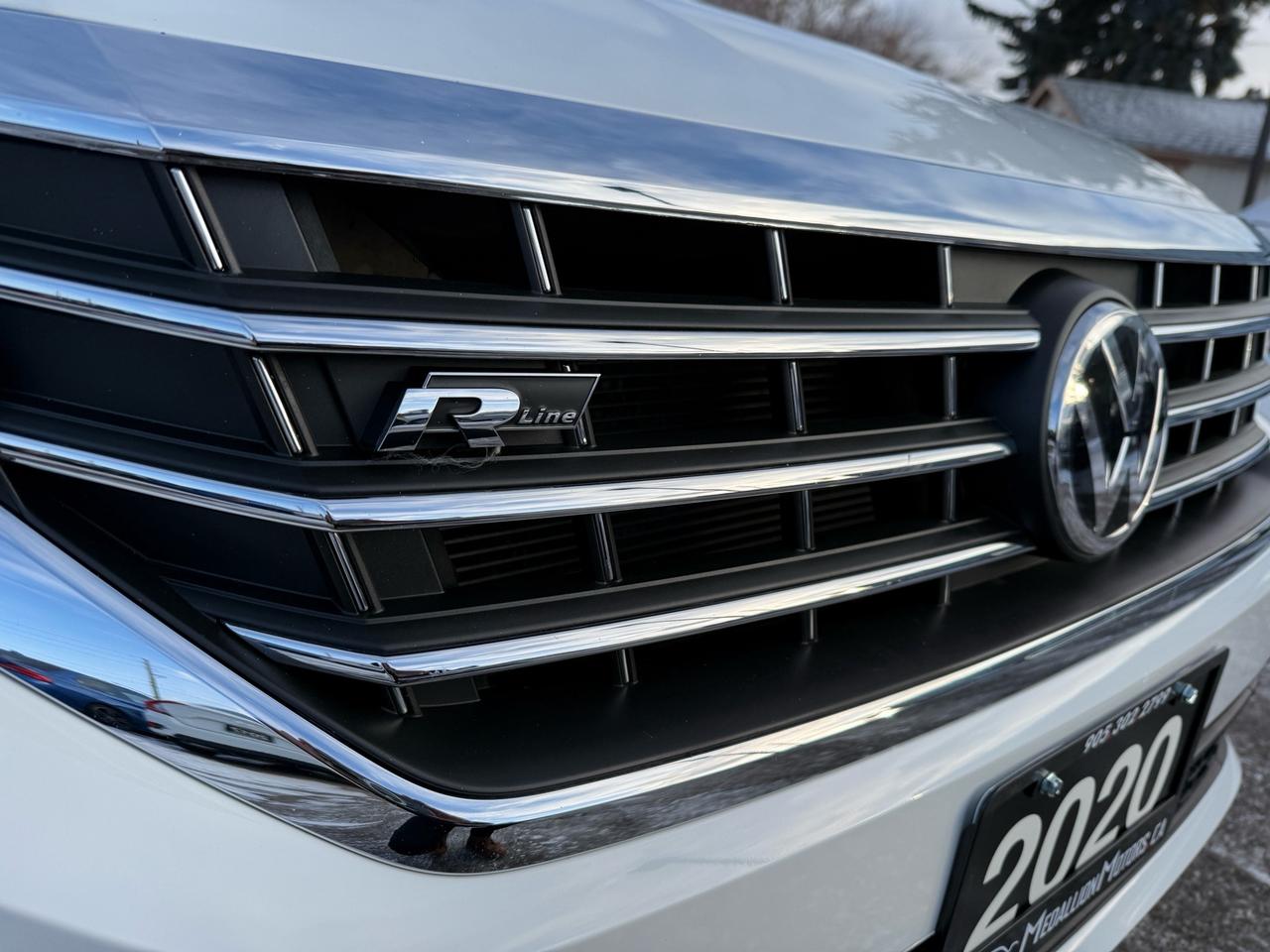 2020 Volkswagen Passat Execline R-Line  ACCIDENT FREE 1-OWNER MINT Photo