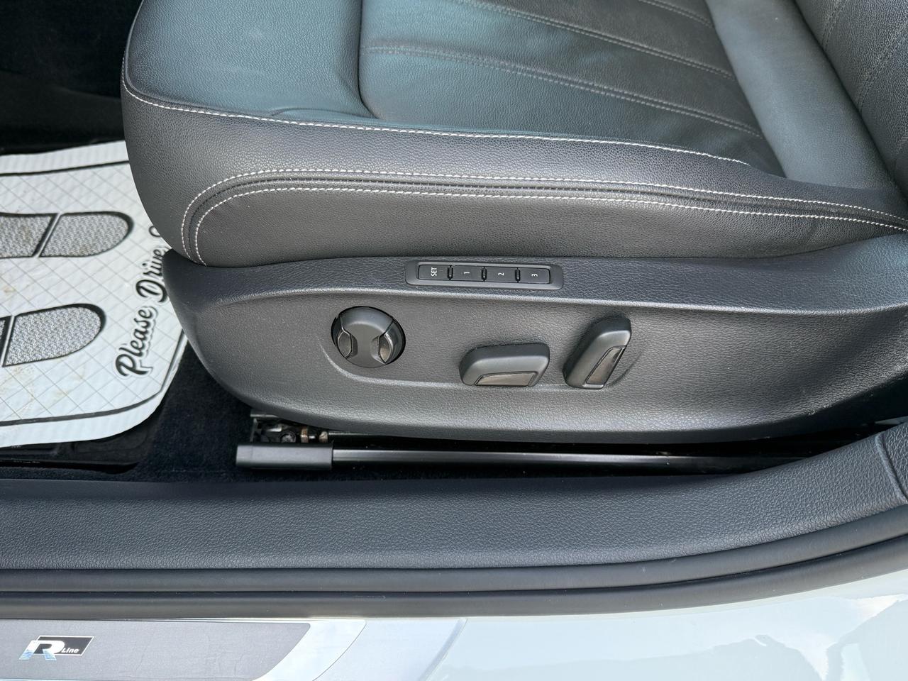 2020 Volkswagen Passat Execline R-Line  ACCIDENT FREE 1-OWNER MINT Photo