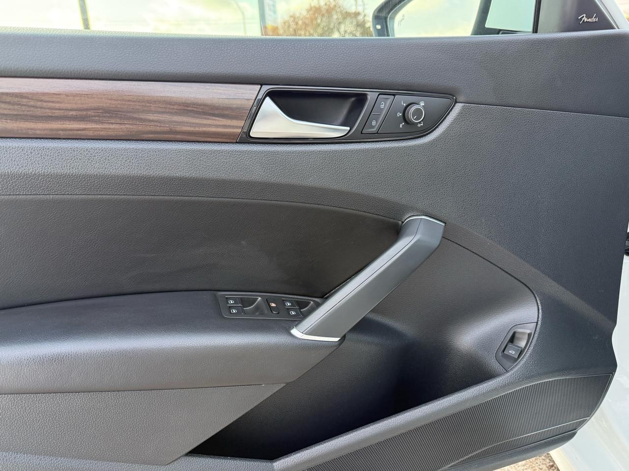 2020 Volkswagen Passat Execline R-Line  ACCIDENT FREE 1-OWNER MINT Photo