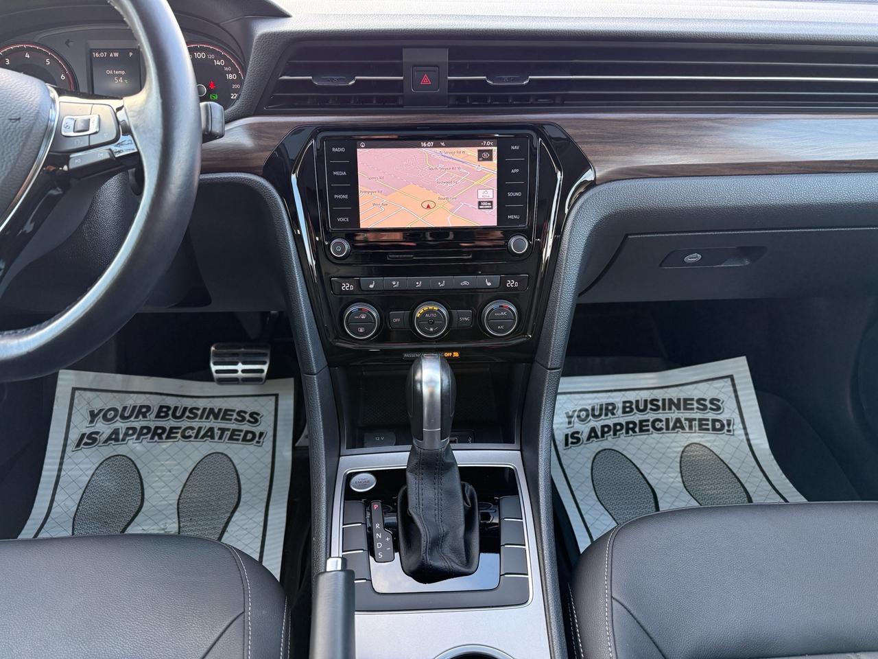 2020 Volkswagen Passat Execline R-Line  ACCIDENT FREE 1-OWNER MINT Photo