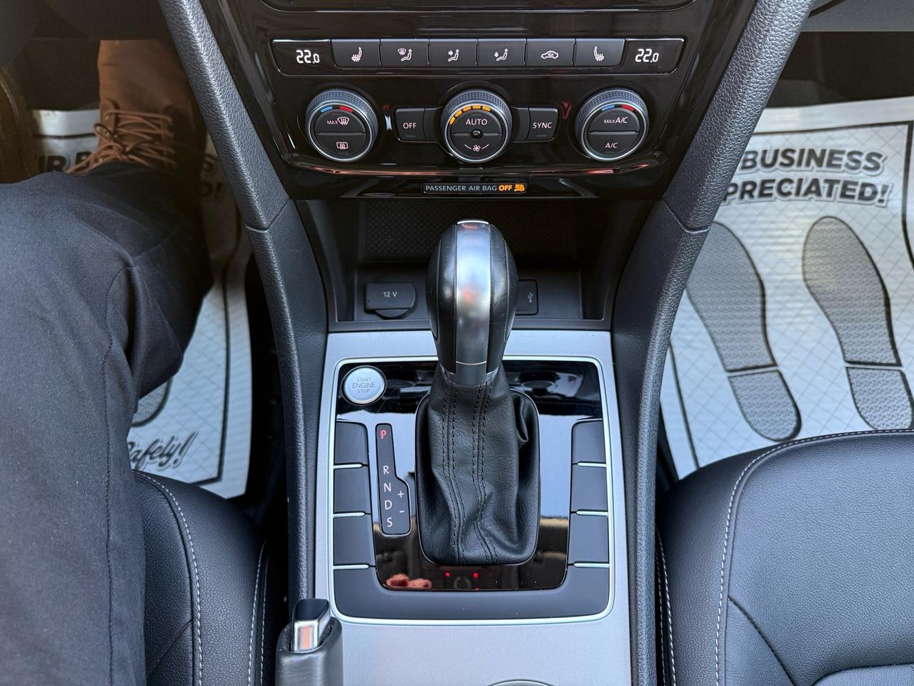 2020 Volkswagen Passat Execline R-Line  ACCIDENT FREE 1-OWNER MINT Photo