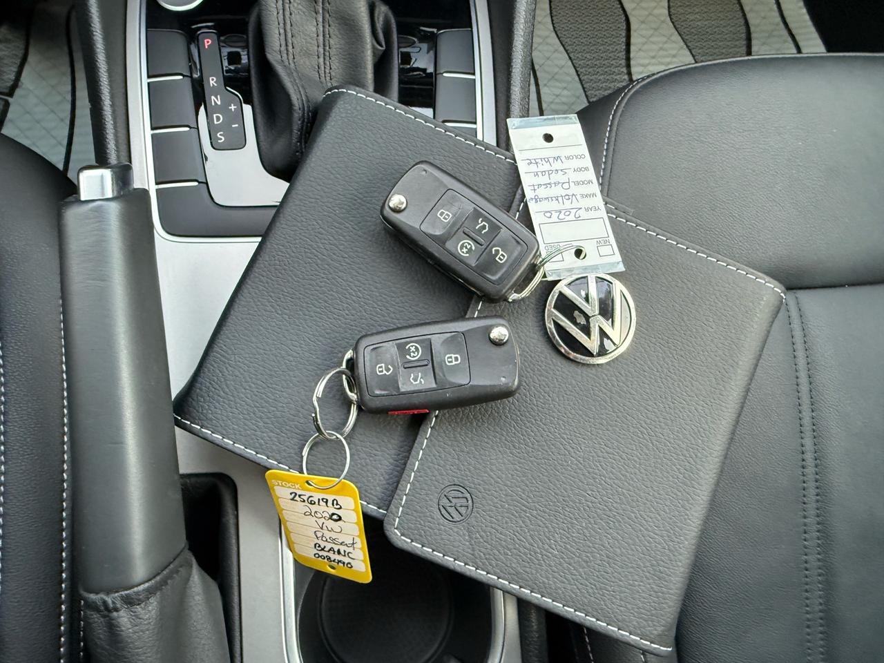 2020 Volkswagen Passat Execline R-Line  ACCIDENT FREE 1-OWNER MINT Photo