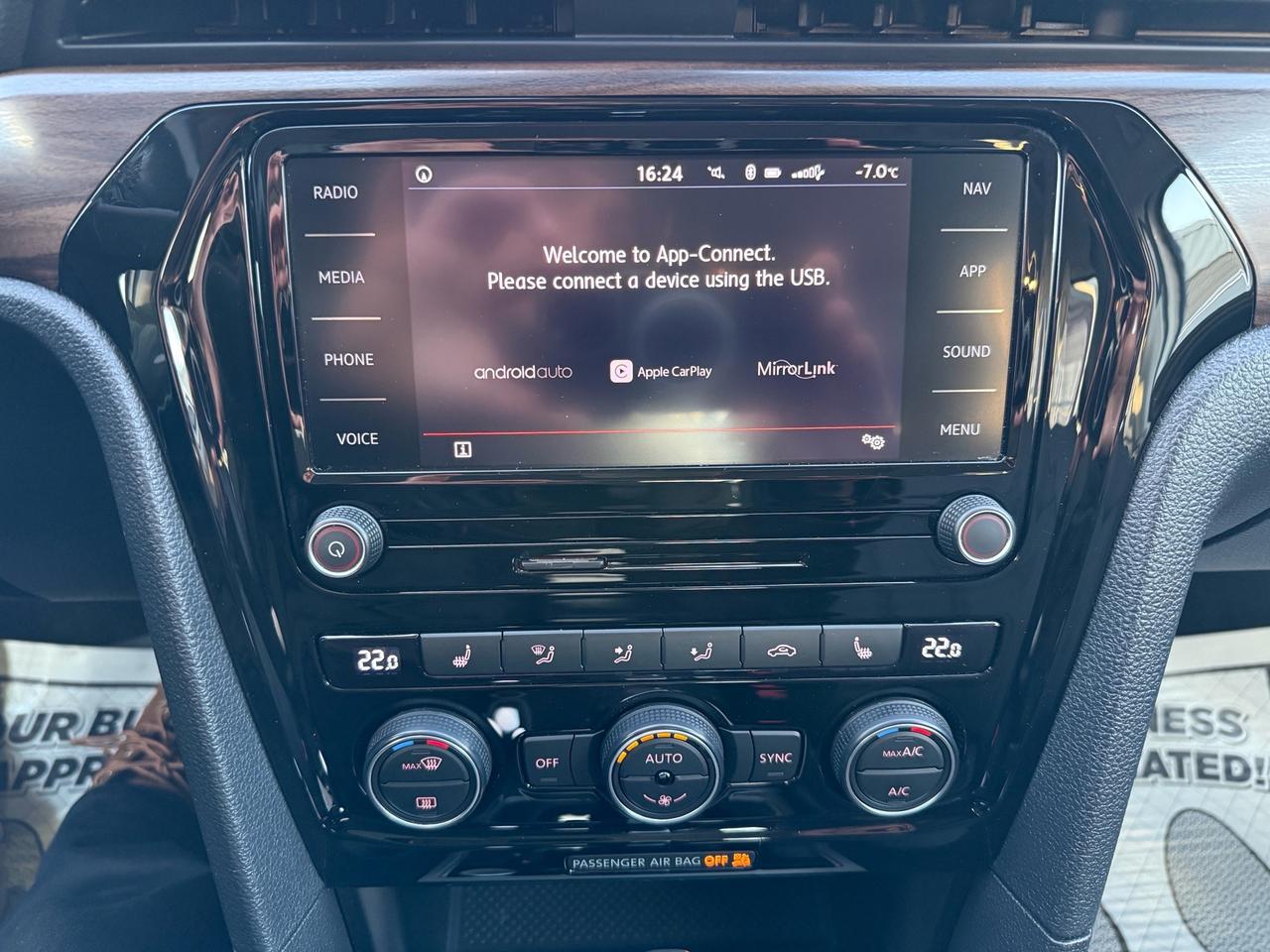 2020 Volkswagen Passat Execline R-Line  ACCIDENT FREE 1-OWNER MINT Photo