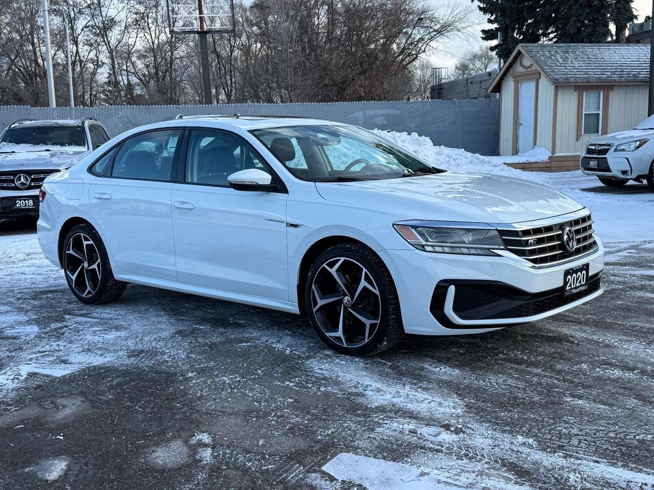 2020 Volkswagen Passat Execline R-Line  ACCIDENT FREE 1-OWNER MINT Photo